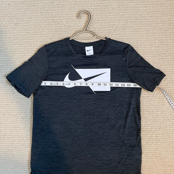 Nike Grey short sleeve shirt - Picture 3 of 7